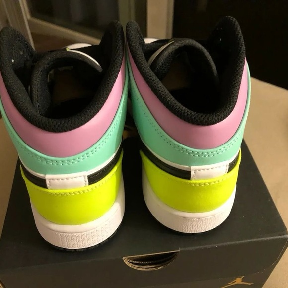 Jordan 1 mid Pastel black toe size 7.5 - Picture 2 of 2